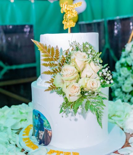 Simple elegant Wedding cake