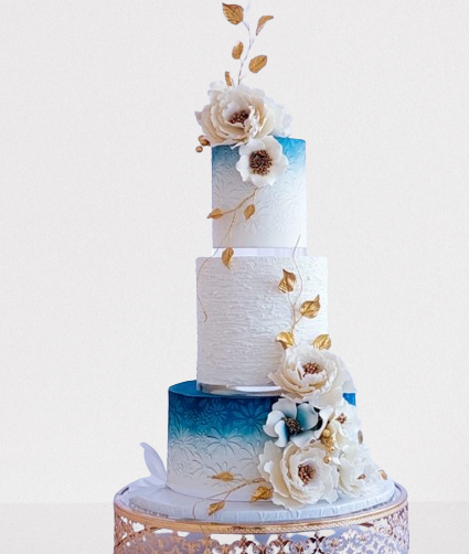 Wedding-cake-with-blue
