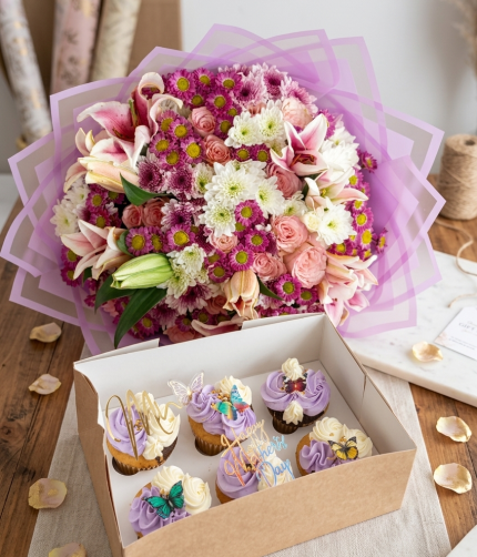 Handbouquet for mothers day plus cupcakes
