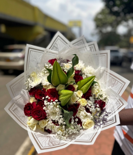 3 lilies bouquet