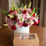 Hatboxes with cupcakes
