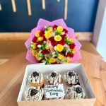 Flowers bouquet and cupcakes