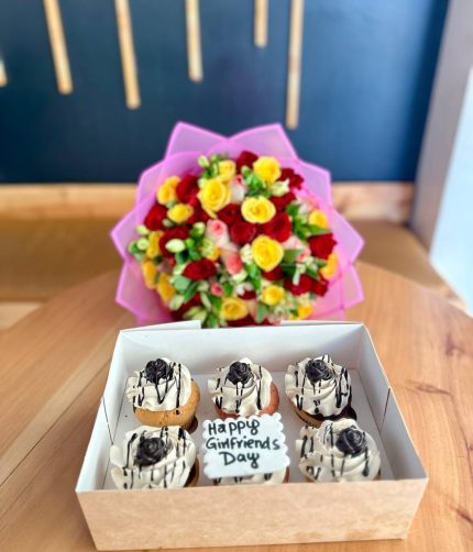 Flowers bouquet and cupcakes
