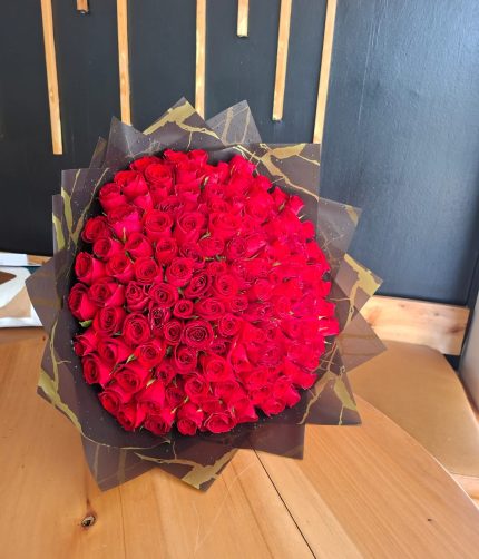 100 red roses bouquet