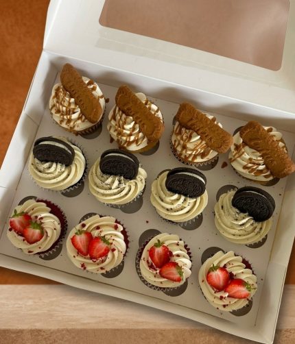 Cupcakes with cookies